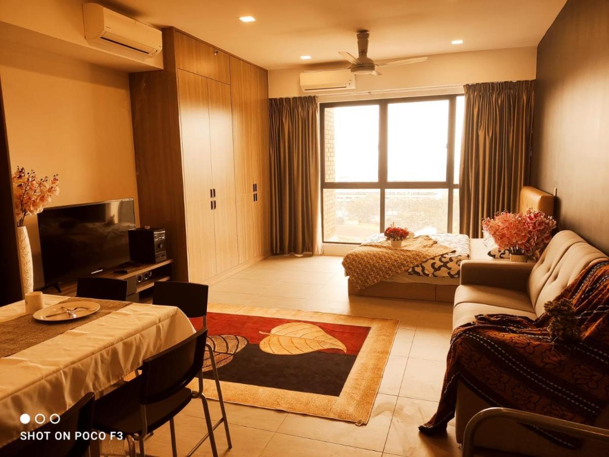 Cozy Unit- Bell Suites- Horizon Suites- Wifi- Netflix- Parking Swimming Pool- Klia Sepang Exterior photo